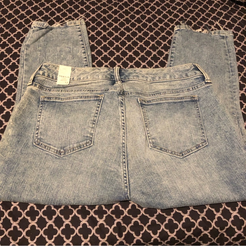 Torrid Karma Blue Boyfriend Straight Distressed Cropped Denim Jean 12 B2